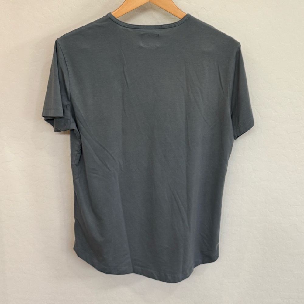 Cuts Clothing Curve-Hem Charcoal Short Sleeve Tee Unisex, Like New - Picture 3 of 3